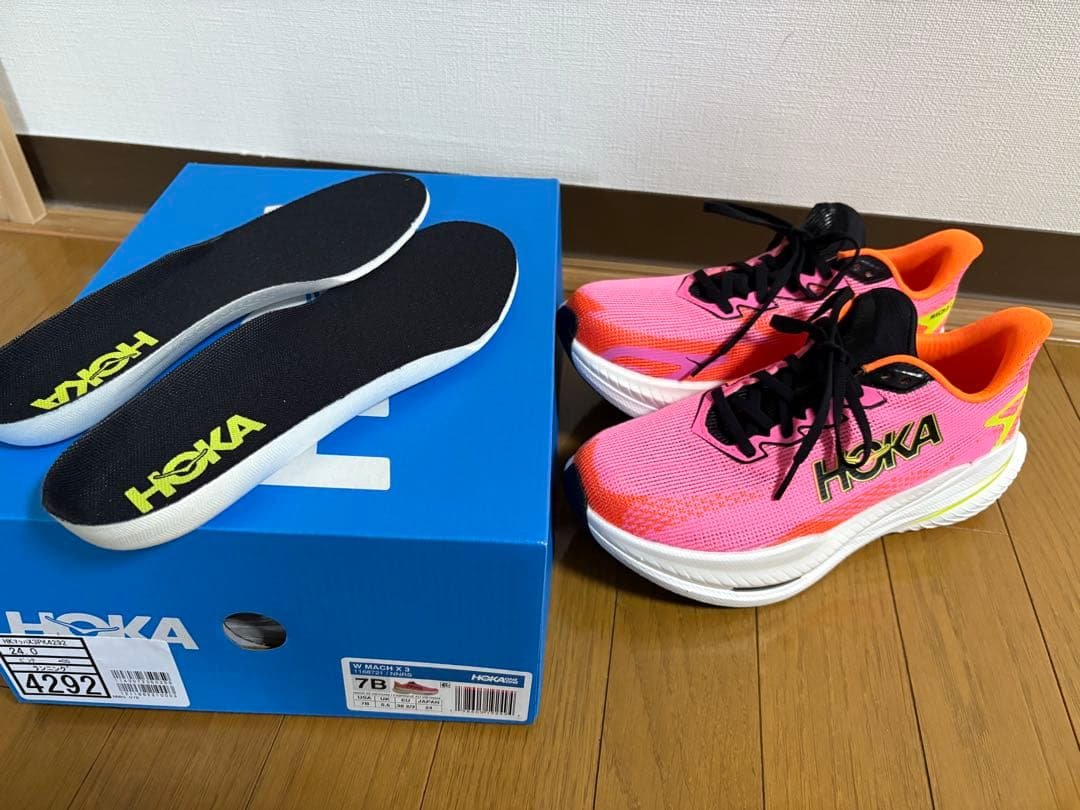 ぱ*ん様 HOKAホカオネオネマッハX3カーボン厚底24cmレディースランニング