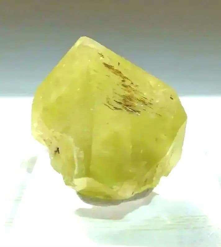 ブラジリアナイト　希少宝石鉱物標本