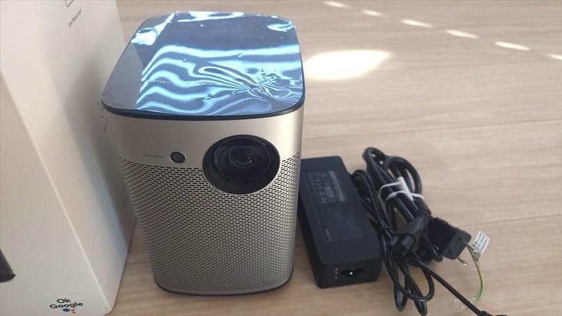 XGIMI Halo ホームプロジェクター(X-Floorスタンド付き)