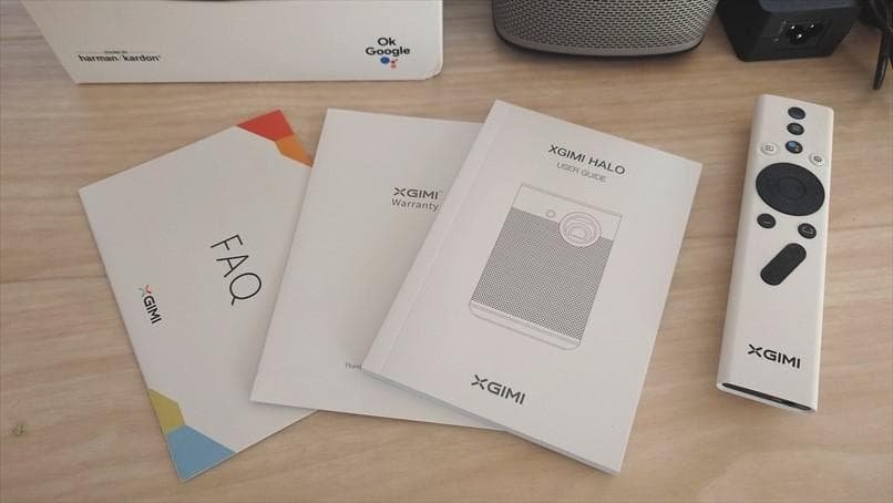 XGIMI Halo ホームプロジェクター(X-Floorスタンド付き)