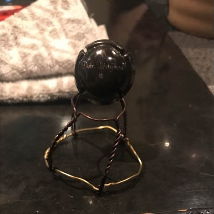 ドンペリ椅子