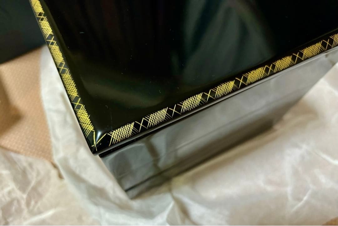 黒い漆の重箱　（未使用品）