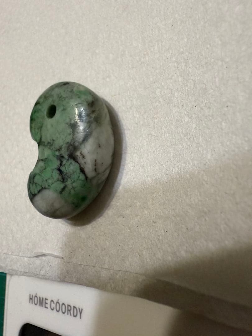 糸魚川翡翠‼️勾玉‼️糸巻き翡翠‼️希少‼️13.１g‼️送料無料‼️破格値‼️