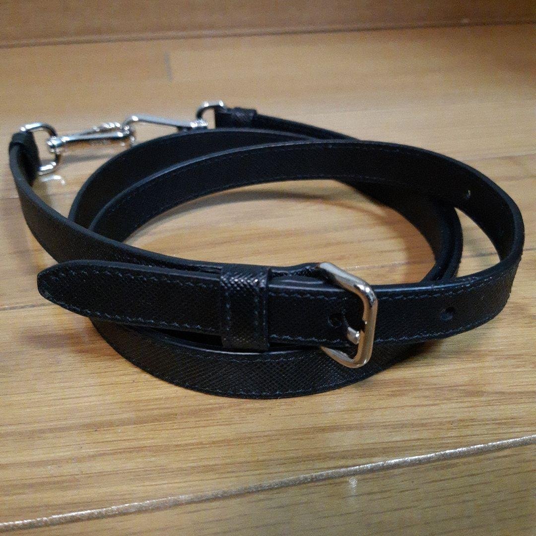 プラダ ショルダーストラップ ブラックレザー ベルト バックル付き 未使用